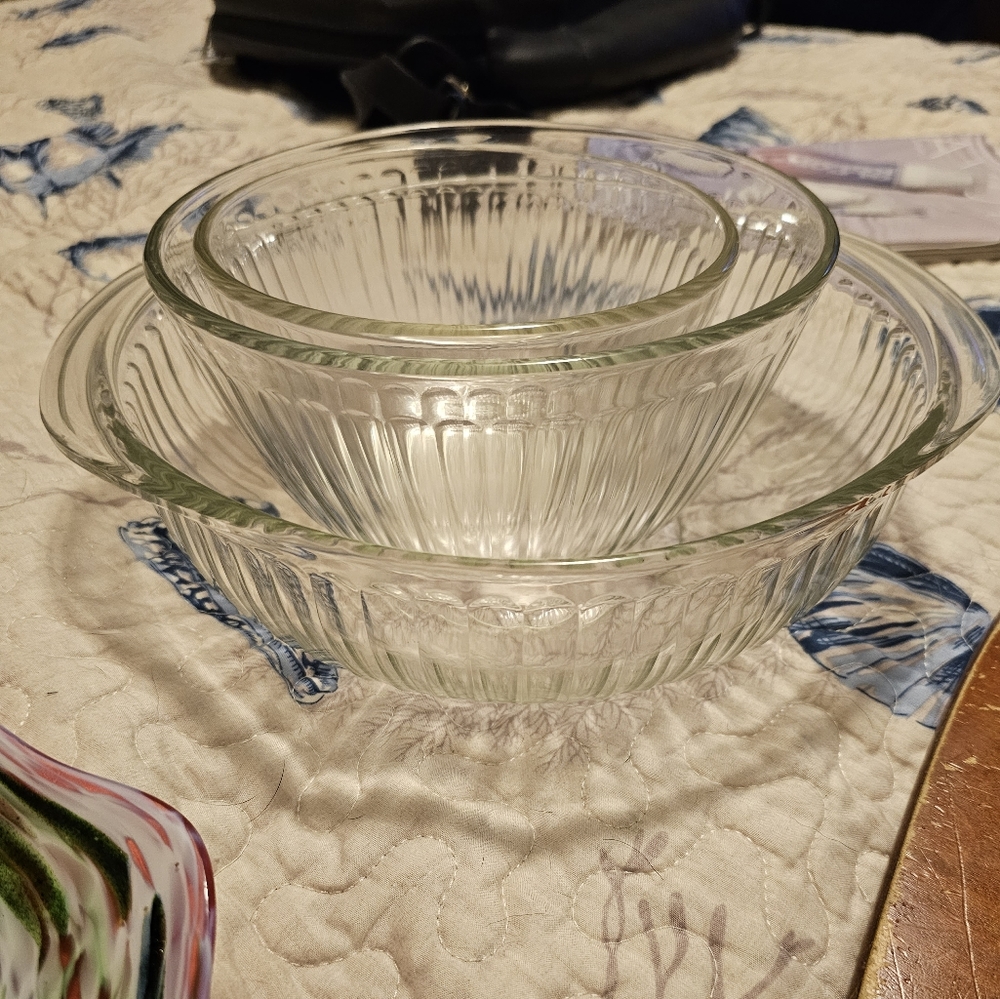 3 piece Pyrex glass bowl set